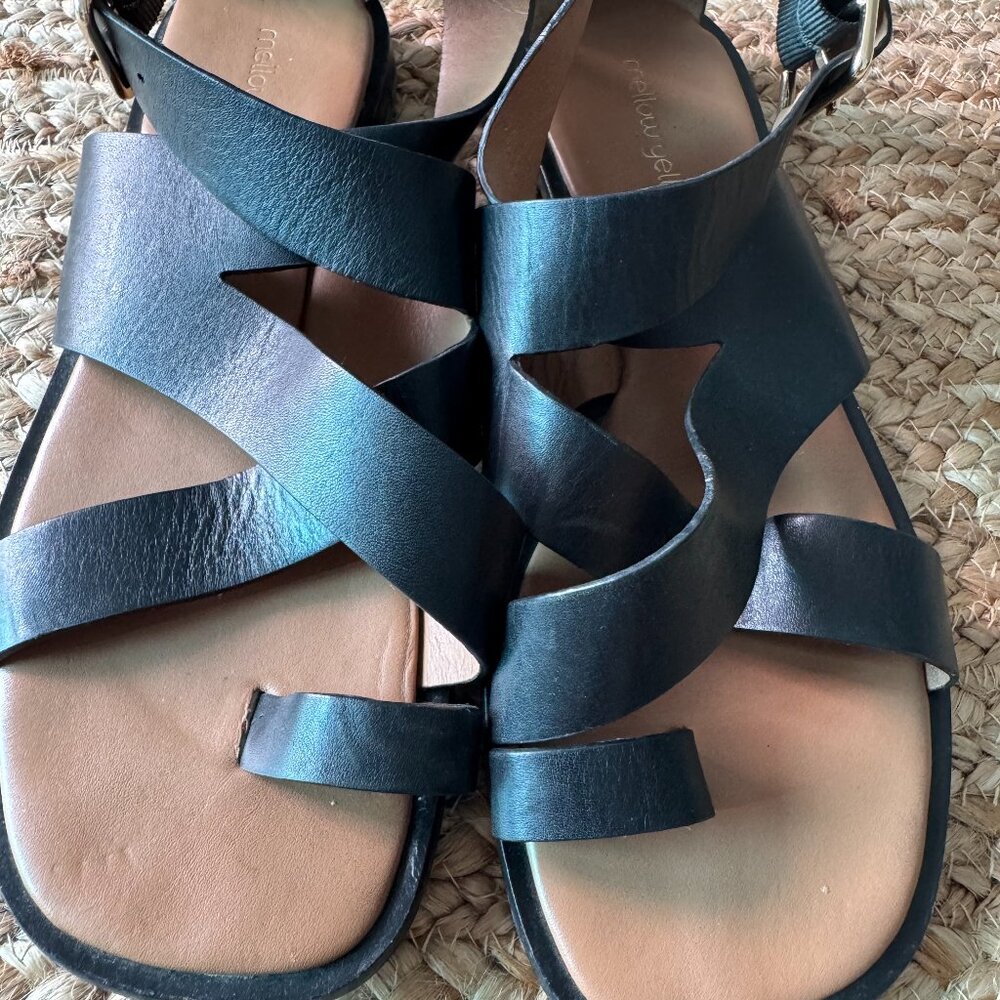Mellow Yellow Black Leather Sandals - Size EU 39 / US 8.5-9 🖤